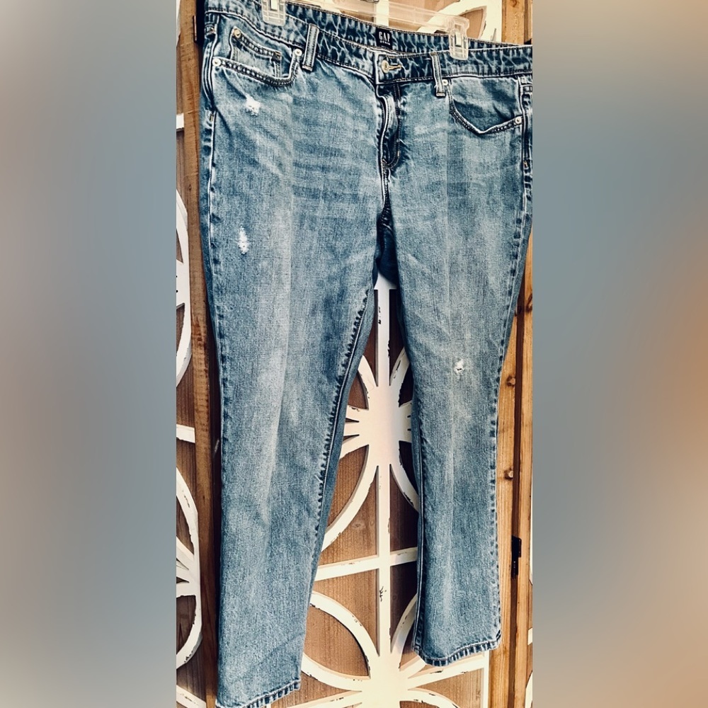 21. GAP Denim 32R Sexy Boyfriend Jeans​
